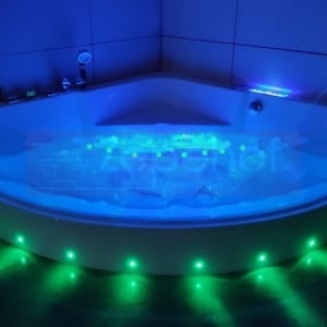Wanna z hydromasażem C-3131 narożna 150cmx150cmx59cm chromoterapia LED PLUS
